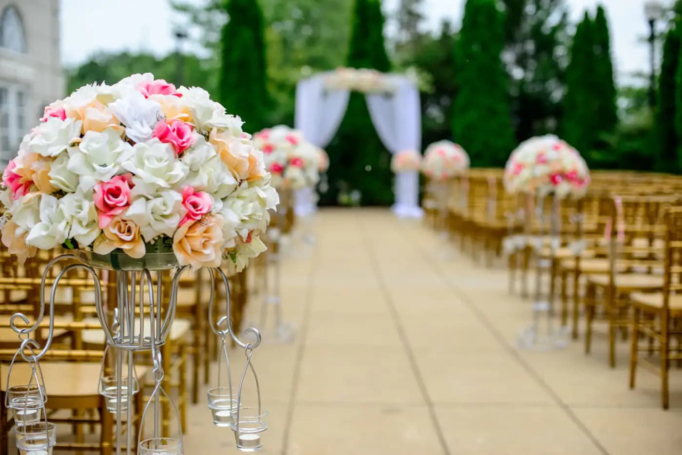 Flores claras que abren la ceremonia